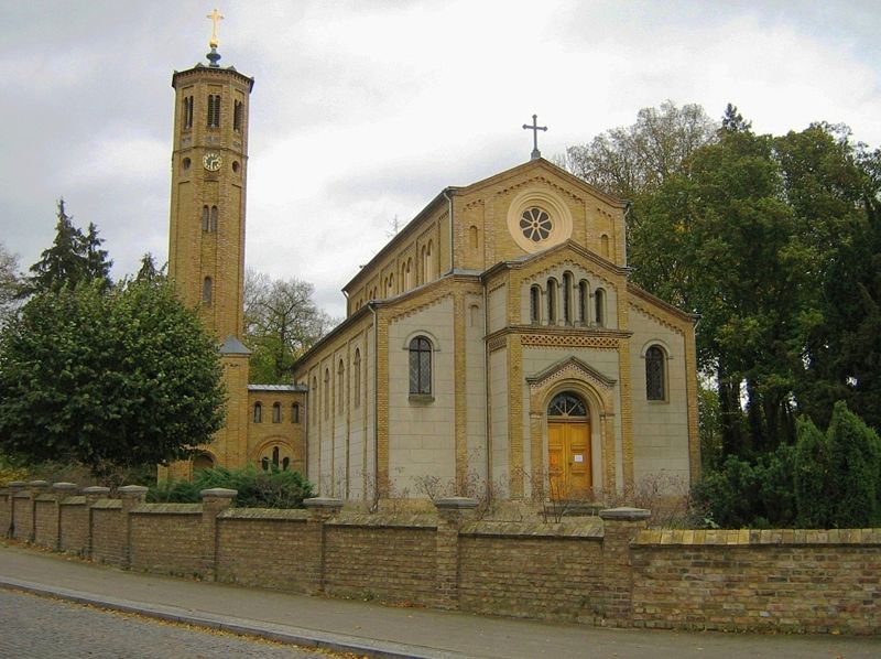 800px-Caputh-Kirche-04